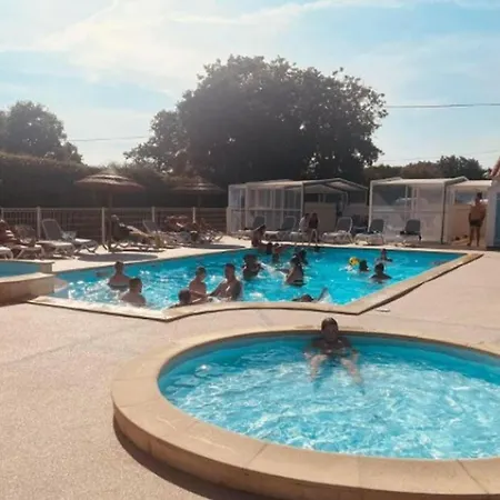 Kamp alanı Confortable - 8 Pers. - Api-1-52-2218 *